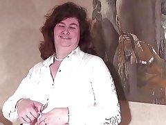 Үлкен ескі кемпірі с волосатой вагиной